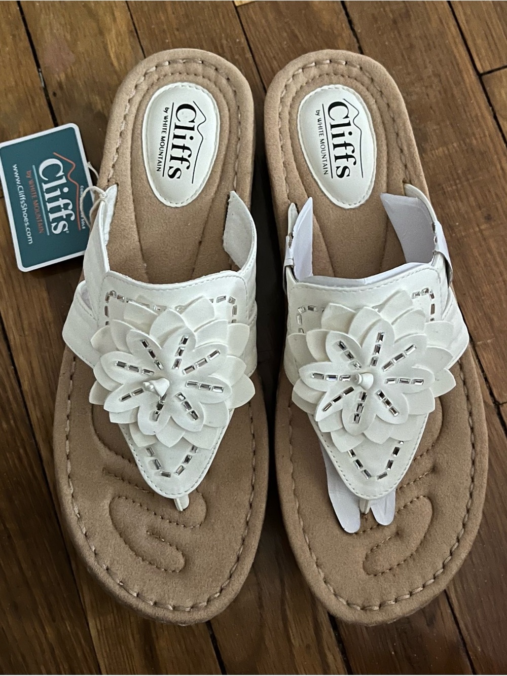 Cliffs by WHITE MOUNTAIN Women's White Floral Toe-Post Sandals